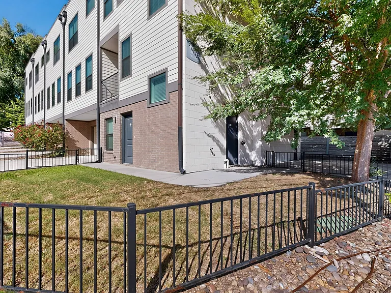 4950 Cedar Springs Rd #301 — Photo 20