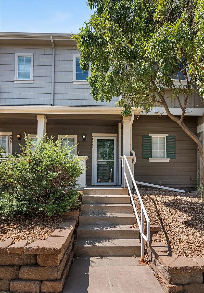 3 bed, 2.5 bath, 1328 sqft, $2,800 — Photo 2
