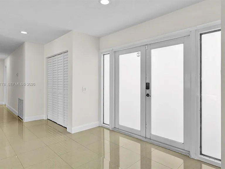 16453 NE 33rd Ave — Photo 5