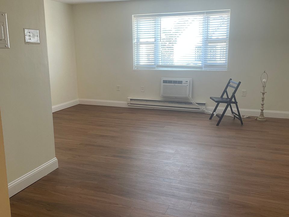 1st image of 300 Main St