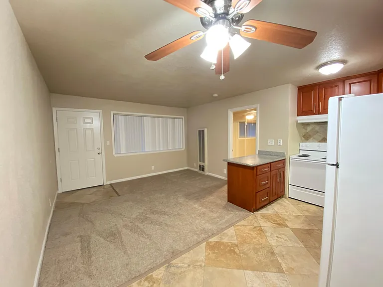 Almaden Plaza Apartments — Photo 5
