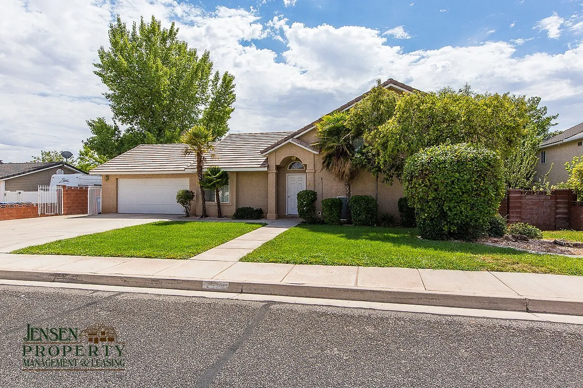 5 Bedroom Home in Red Cliffs — Photo 1