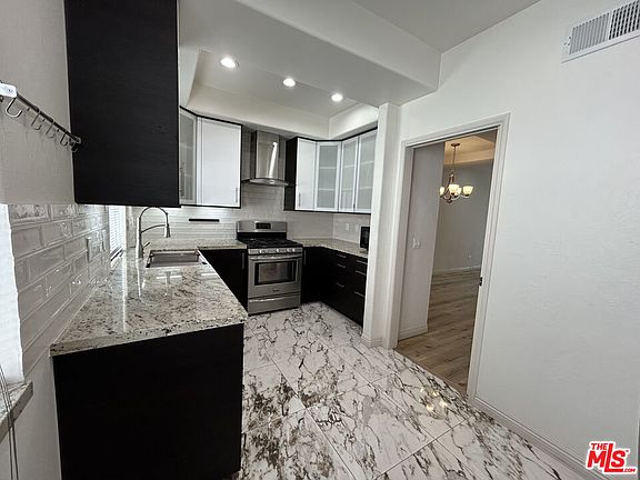 2nd image of 5145 Yarmouth Ave Unit 25