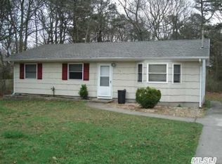 742 Expressway Dr S, Medford, NY 11763