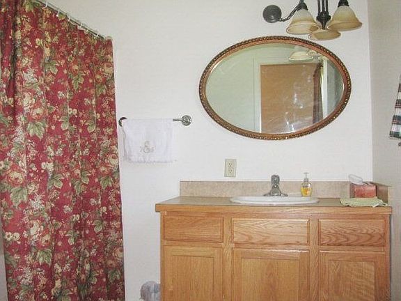 5th image of 888 Woodlawn Dr