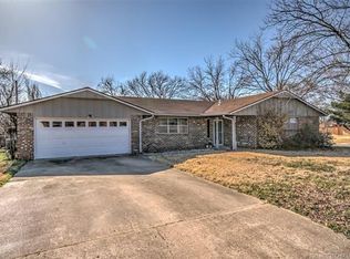 601 Castle Rd, Bartlesville, OK 74006