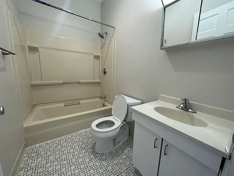 12 Fisher Ave #4 — Photo 4