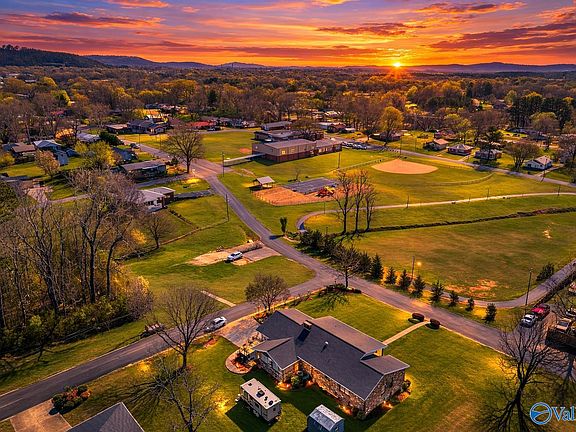 2nd image of 1105 5th St SW