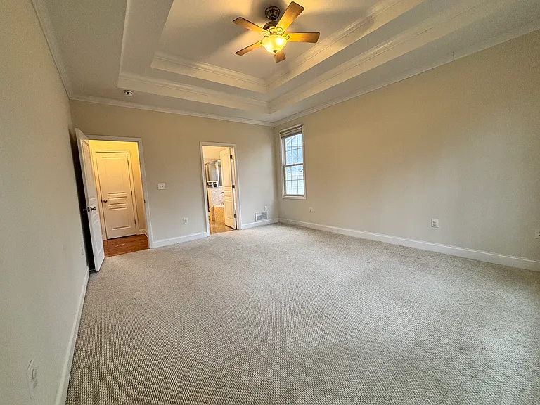 221 Rothesay Ln — Photo 8