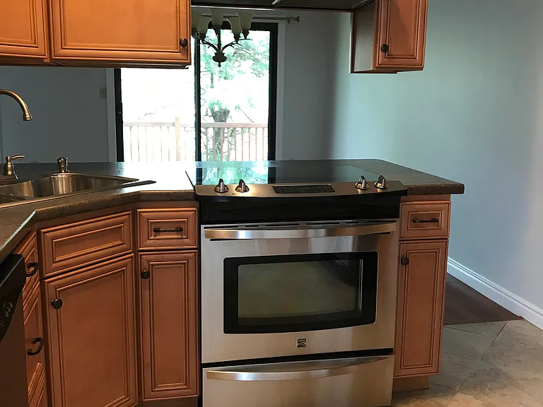 1130 Valleyview Dr — Photo 7
