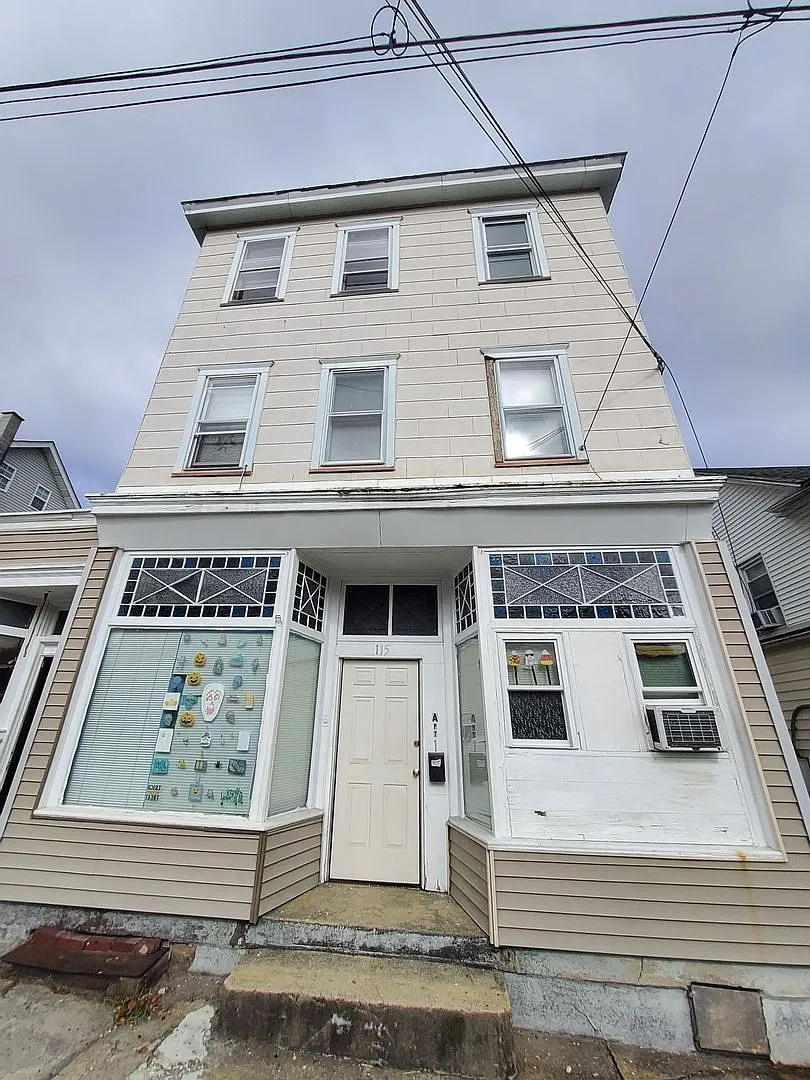 Ruddle St 115 E - For Sale — Photo 1
