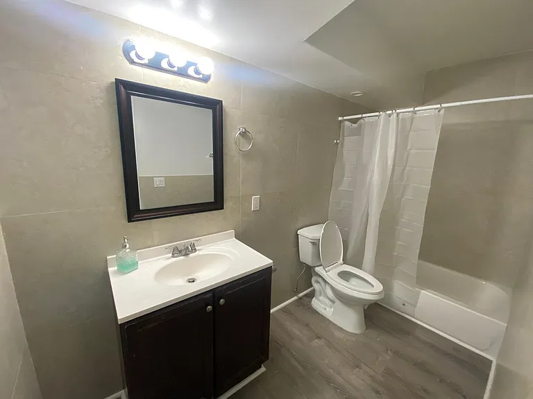 2640 NE 8th Ave #10 — Photo 3