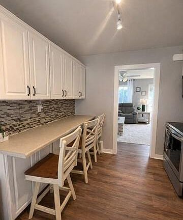 5th image of 2520 East Crescent STREET