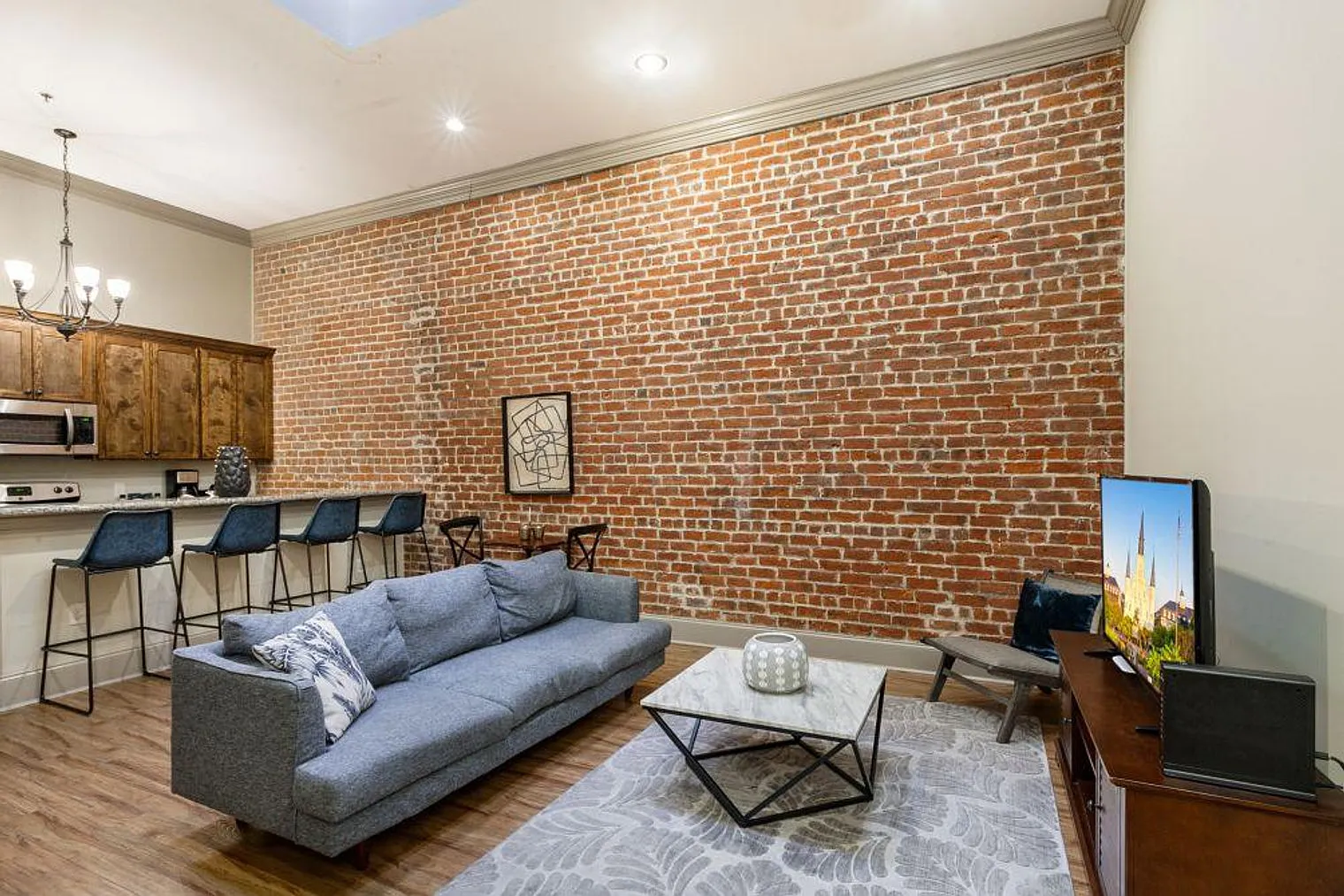 2 bed, 2.0 bath, 1194 sqft, $7,406 — Photo 4