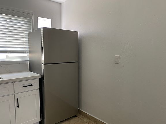 2nd image of 2278 Newport Blvd APT 6