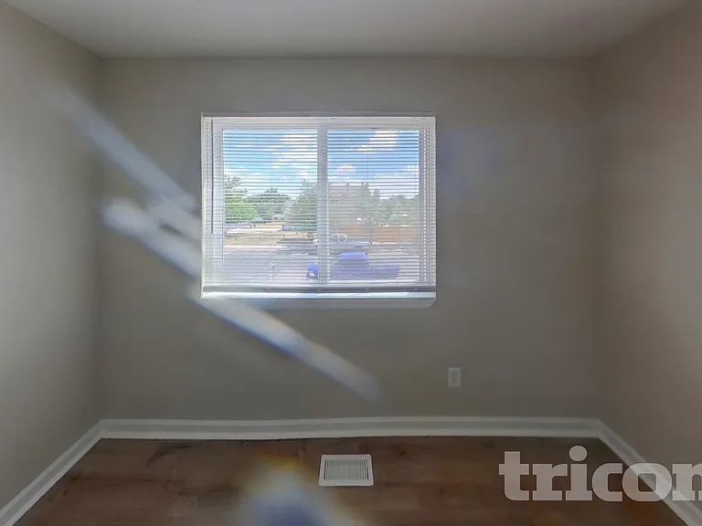 4470 Hollyridge Dr — Photo 10