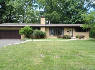 13 Wildwood Rd, Leland Grove, IL 62704