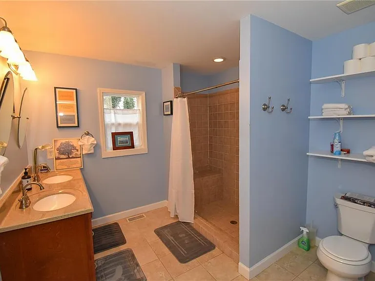 184 Clifton St SE — Photo 10