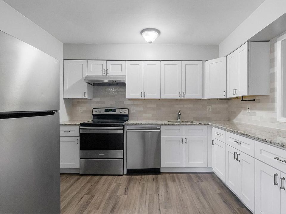 1st image of 607 Bromley Est