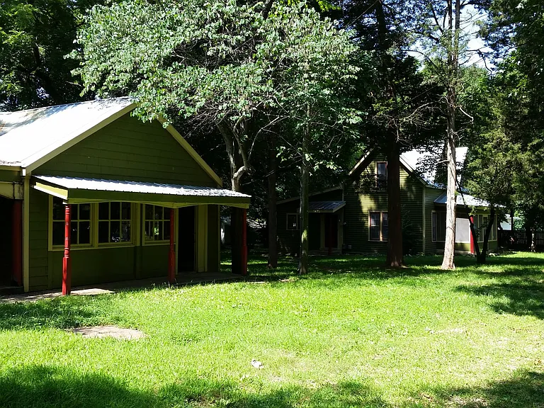 2902 E Grand St — Photo 13