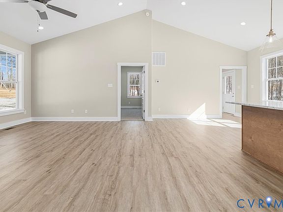 2nd image of 5386 Mountain Creek Rd