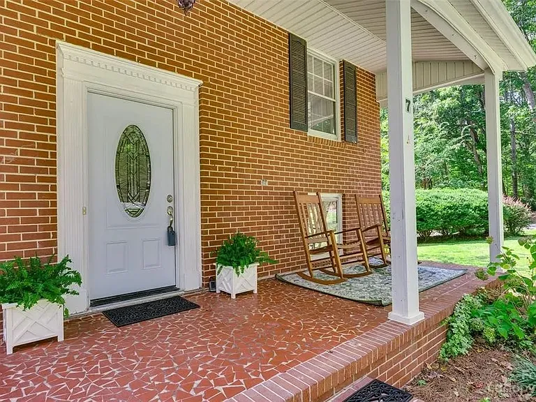 7 Park Dr — Photo 3