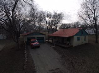 119 W Chase Ave, Burlingame, KS 66413