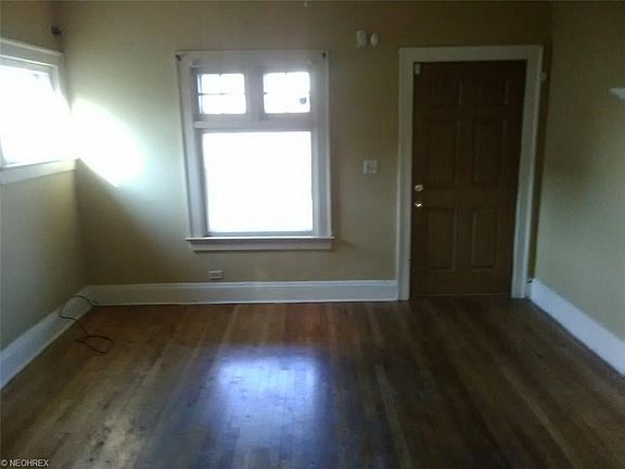4th image of 10808 Way Ave