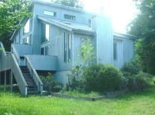 2206 Pine Valley Dr, Tobyhanna, PA 18466