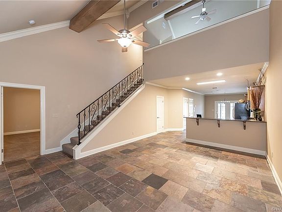 4th image of 25 Meadow Creek Dr