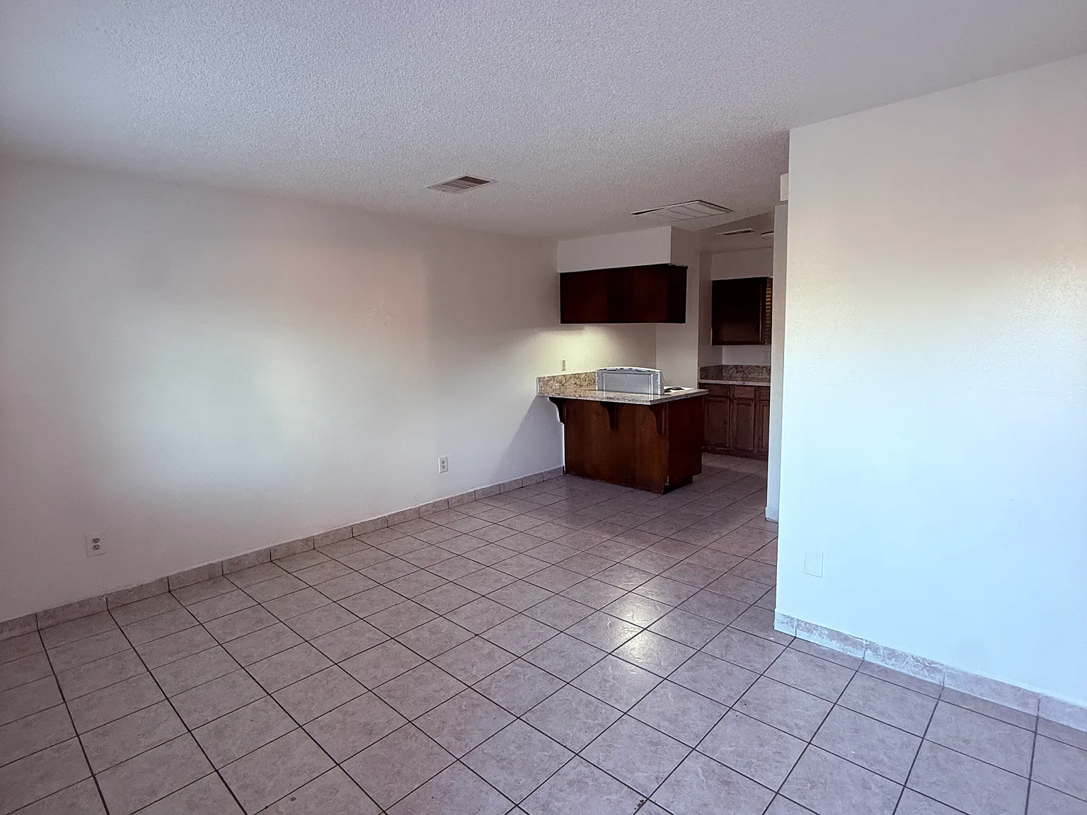Studio, $895 — Photo 4