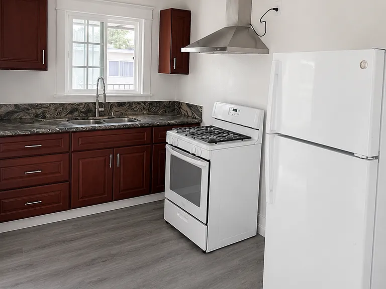 1558 Pine Ave #1558 — Photo 4