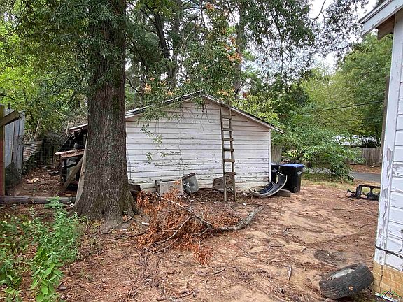 4th image of 1701 Holly St