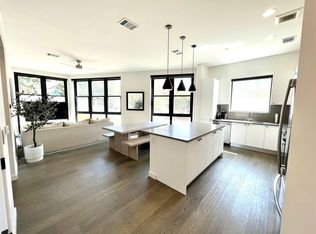 800 Embassy Dr APT 137, Austin, TX 78702