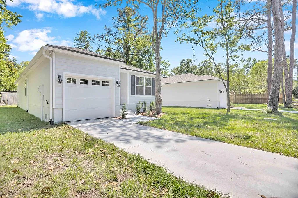 5460 Amazon — Photo 1