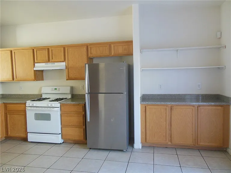 7571 Redwood Point St — Photo 6