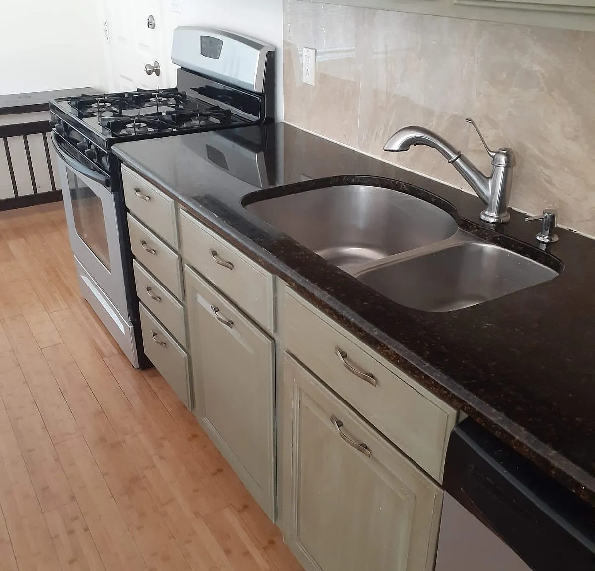 3 bed, $2,400 — Photo 4