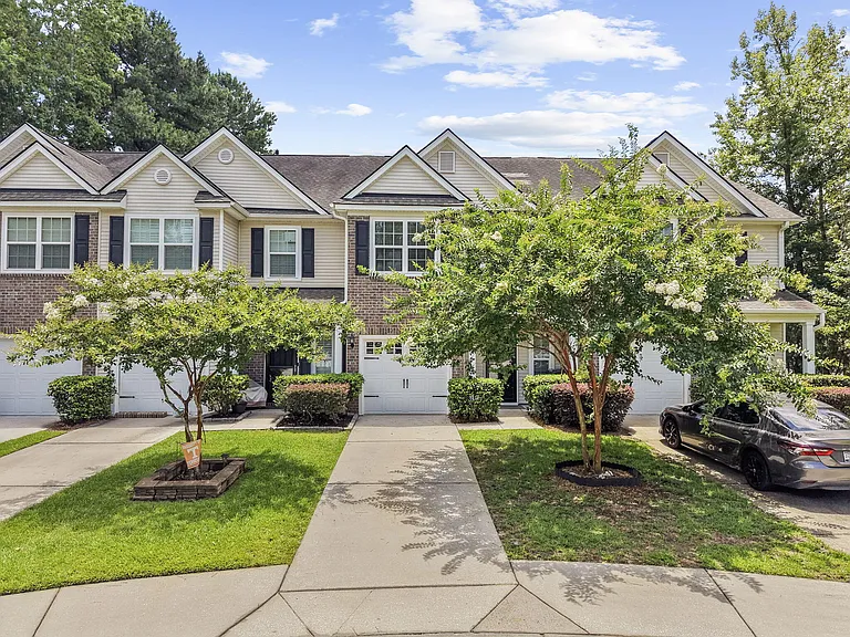 1107 Bennington Dr — Photo 17