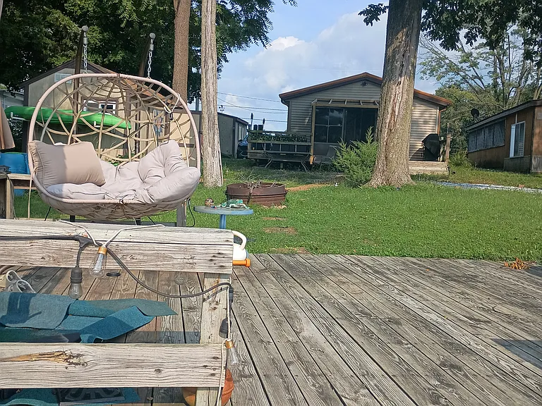 Roland Dr — Photo 15