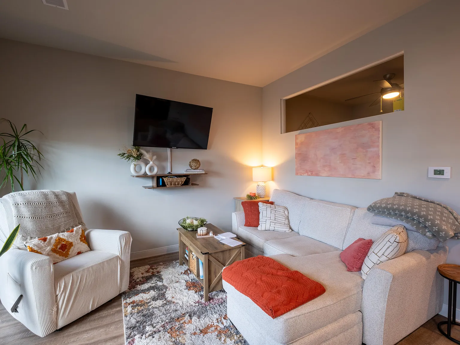 Lamphouse Apartments — Photo 4