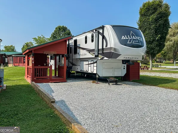 54 Newmar Ct, Dillard, GA 30537