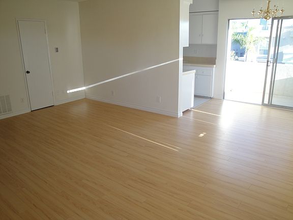 3rd image of 11707 W Sunset Blvd