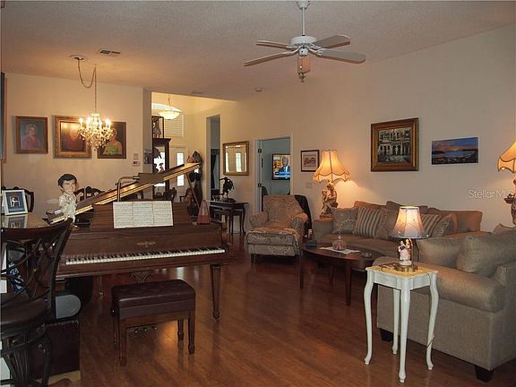 4th image of 4373 Sambourne St