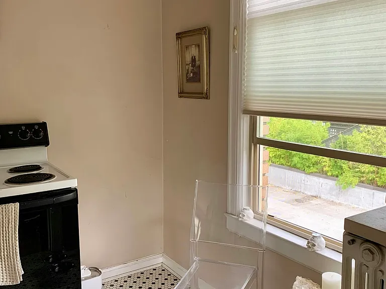 956 10th Ave E #305 — Photo 8