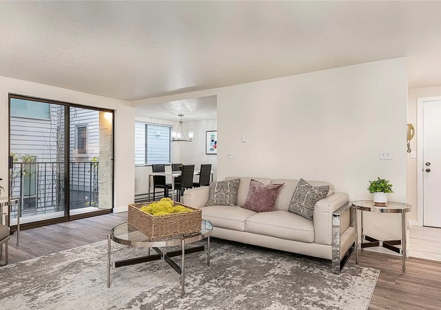 Light Filled Remodeled Condo w/ Secure Parking - Queen Anne — Photo 4