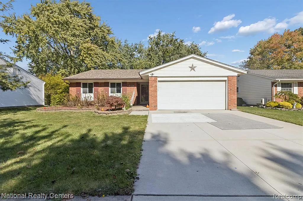 3 bed, 2.5 bath, 2353 sqft, $2,800 — Photo 3