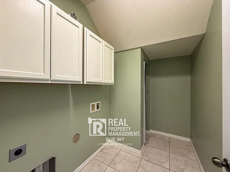 7624 Red Mill Cir — Photo 21
