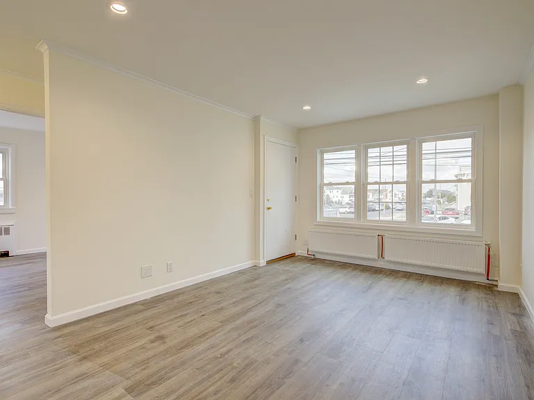 670 W Broadway #2 — Photo 4