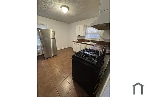 415 6th Ave N #B Photo 1