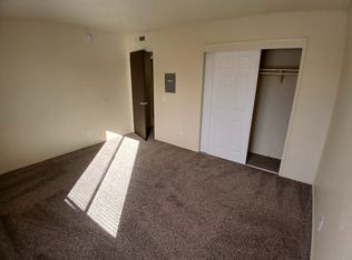 1282 N 10th Ave, Hanford, CA 93230